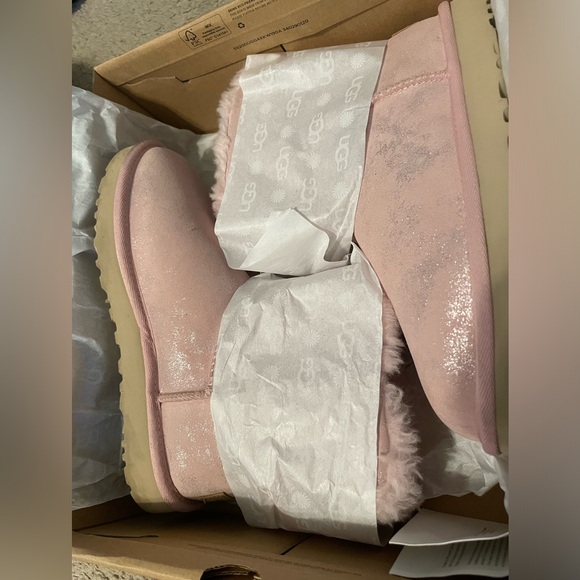 UGG Bailey Bow Boots - Picture 3 of 7